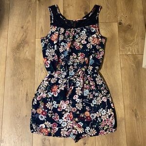 Girls sleeveless jumper